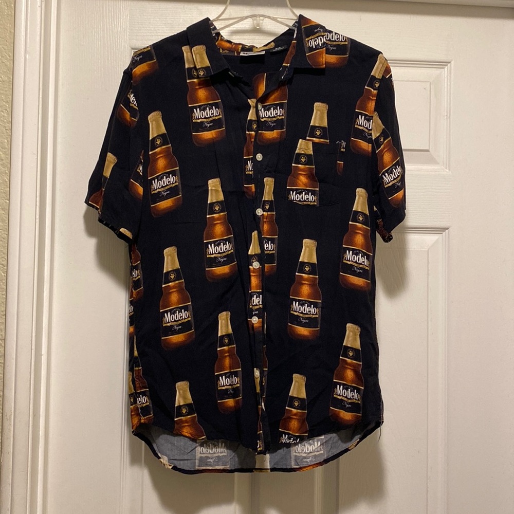 Medium Modelo Shirt